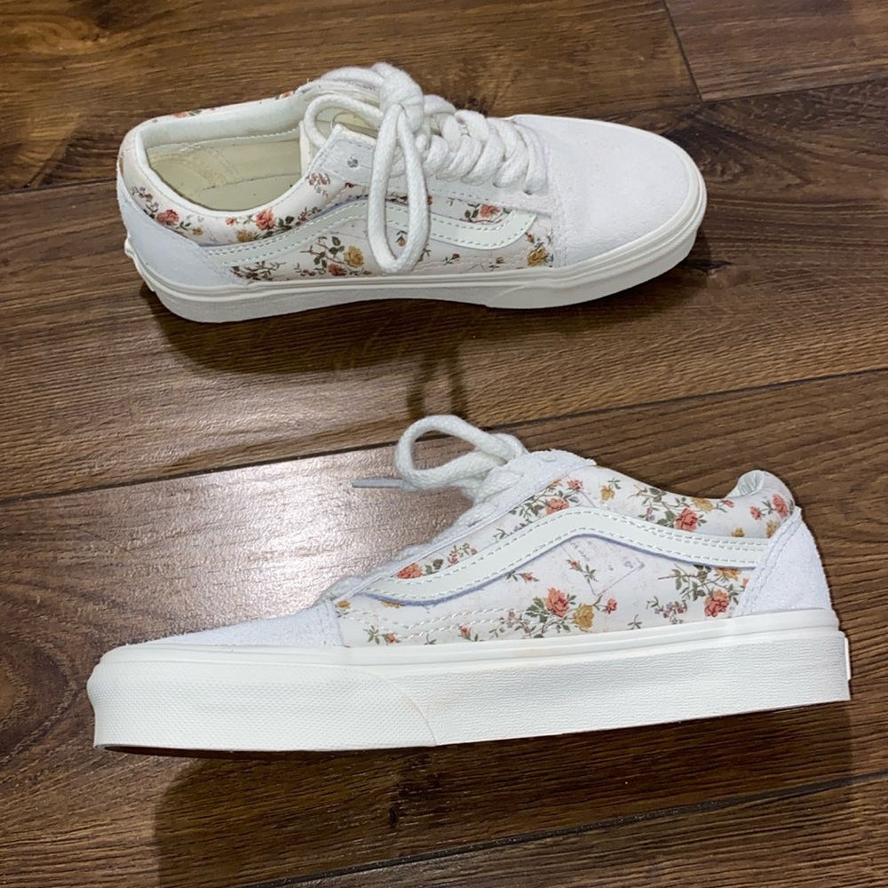 Vans Old Skool Vintage “Floral Grey” woman’s US 6.0 men’s US 4.5